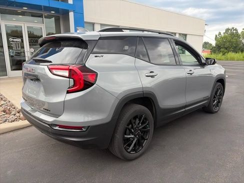 Used 2024 GMC Terrain SLT w/ Elevation Edition AWD/4WD image 9