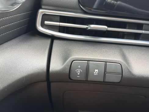 Used 2024 Hyundai Elantra SEL FWD image 14
