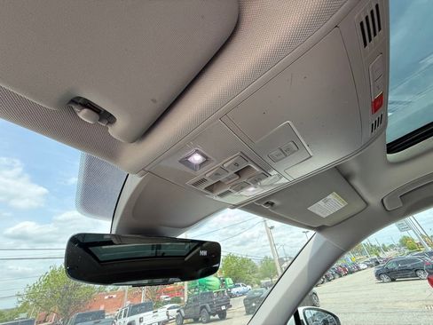 Used 2021 Volkswagen Tiguan SEL image 24