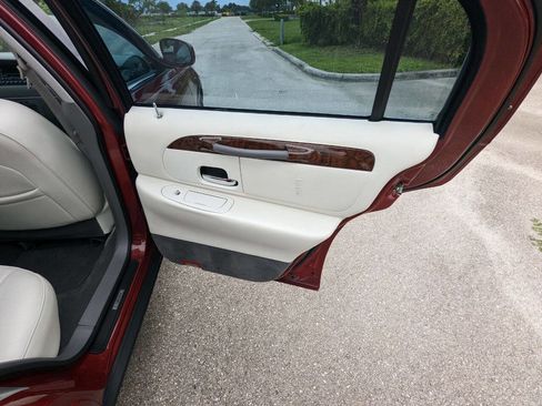 Used 1998 Lincoln Town Car Executive image 18