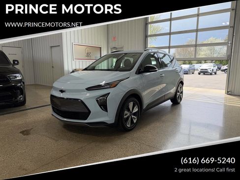Used 2022 Chevrolet Bolt EUV LT w/ Convenience Package image 1