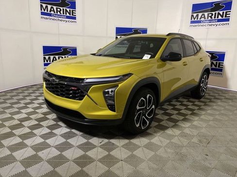 Certified 2025 Chevrolet Trax RS w/ Driver Confidence Package image 11