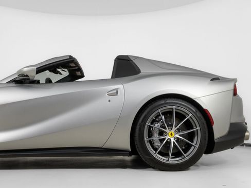 Used 2022 Ferrari 812 GTS image 16