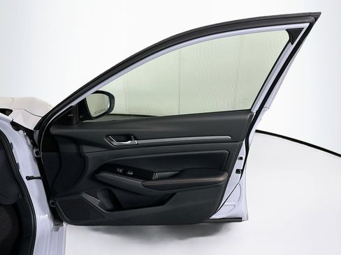 Used 2025 Nissan Altima 2.5 SR image 29