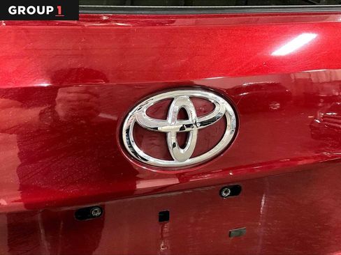 Used 2021 Toyota Highlander XLE image 30