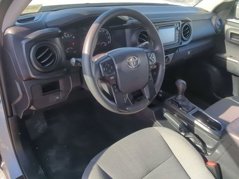 Used 2018 Toyota Tacoma SR image 9