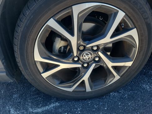 Used 2021 Toyota C-HR XLE FWD image 5