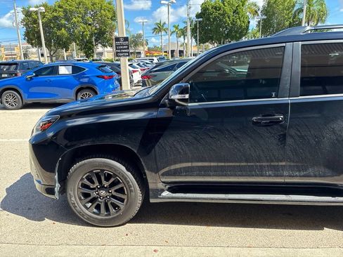 Certified 2022 Lexus GX 460 w/ Black Line Special Edition AWD/4WD image 9
