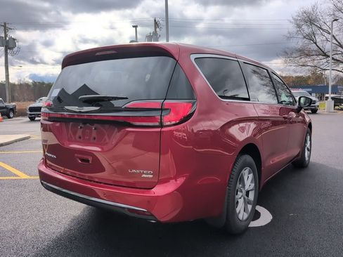 New 2026 Chrysler Pacifica Limited image 7