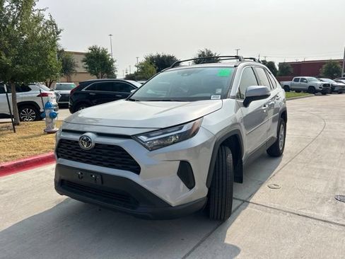 Used 2025 Toyota RAV4 XLE w/ Convenience Package FWD image 8