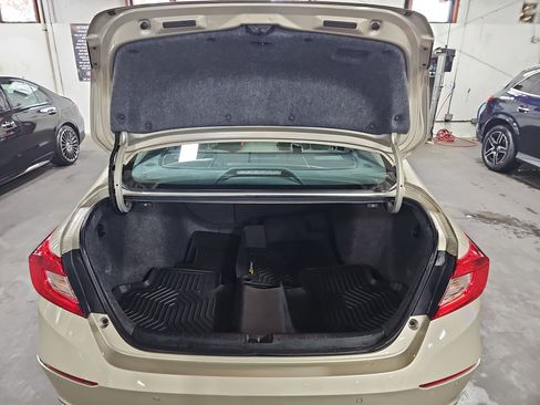 Used 2018 Honda Accord Touring image 13