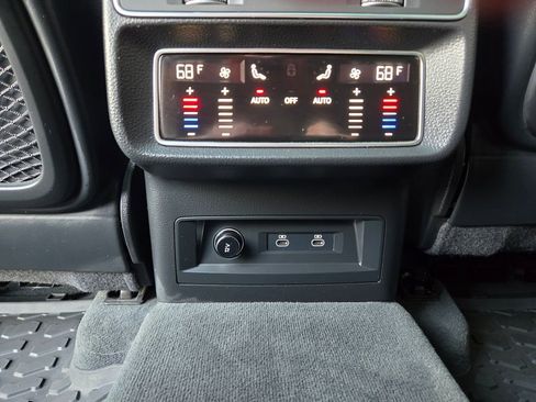 Used 2022 Audi SQ8 Premium Plus AWD/4WD image 38