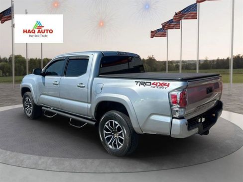 Used 2022 Toyota Tacoma TRD Sport w/ Technology Package AWD/4WD image 2