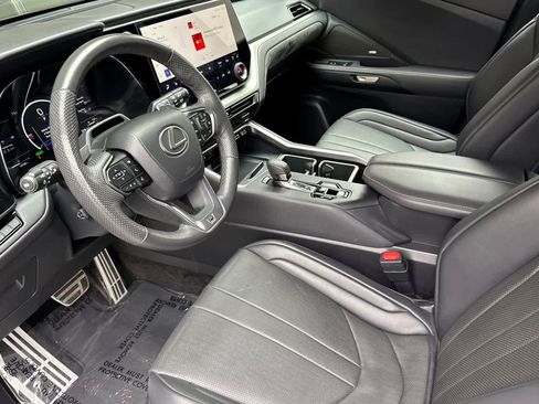 Certified 2025 Lexus TX 500h AWD image 11
