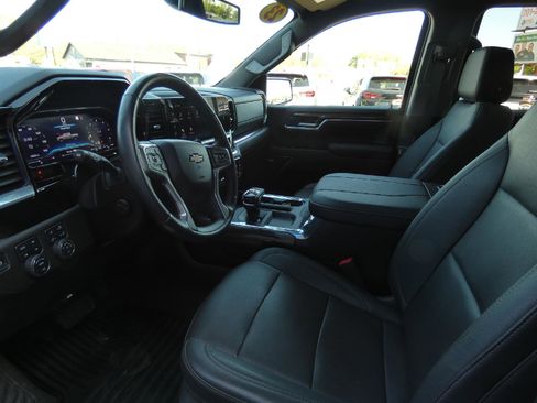 Used 2023 Chevrolet Silverado 1500 LTZ w/ Z71 Off-Road Package AWD/4WD image 12