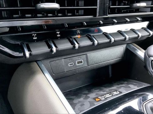 Certified 2024 Chevrolet Colorado ZR2 w/ ZR2 Convenience Package III image 34