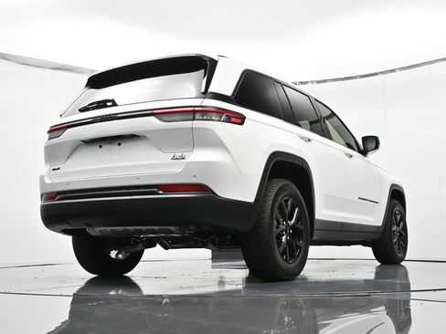 New 2025 Jeep Grand Cherokee Altitude image 40