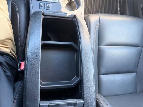 Used 2019 Toyota Highlander XLE AWD/4WD image 24
