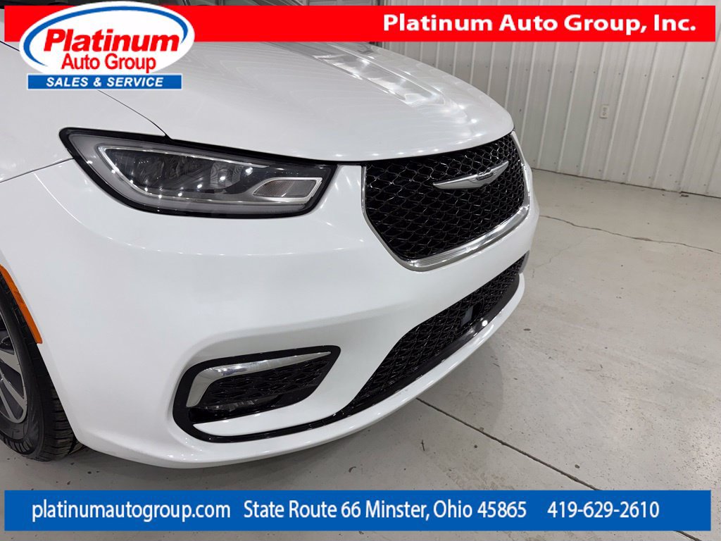 Used 2023 Chrysler Pacifica Limited FWD image 50