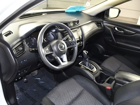 Used 2017 Nissan Rogue S AWD/4WD image 2