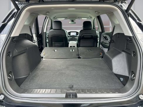 Used 2024 GMC Terrain SLT w/ Infotainment Package II AWD/4WD image 14