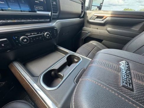 Used 2024 Chevrolet Silverado 2500 High Country w/ Technology Package AWD/4WD image 10
