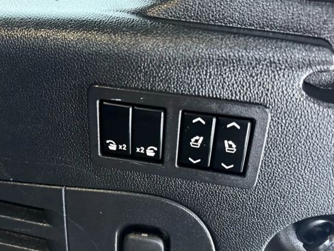 Used 2020 Chevrolet Suburban Premier w/ Premier Plus Edition image 32