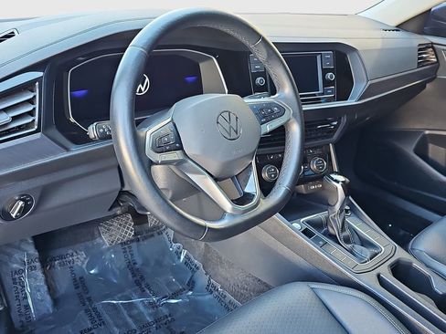 Used 2024 Volkswagen Jetta SE image 9