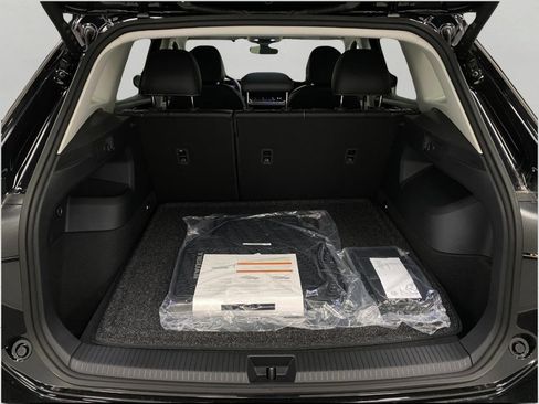 New 2026 Volkswagen Tiguan SE AWD/4WD image 34