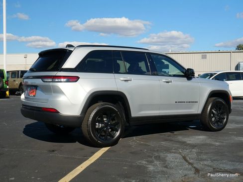 New 2025 Jeep Grand Cherokee Altitude image 14