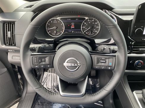 New 2025 Nissan Pathfinder SL image 31