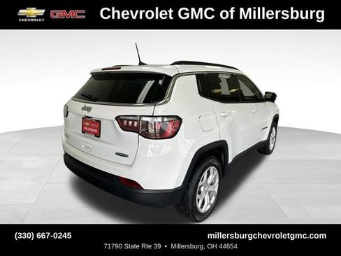 Used 2024 Jeep Compass Latitude AWD/4WD image 4