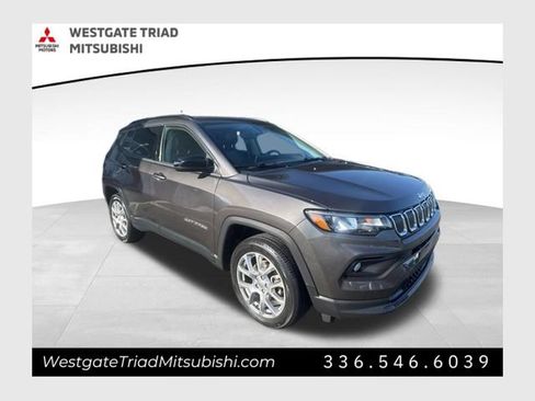 Used 2022 Jeep Compass Latitude AWD/4WD image 1