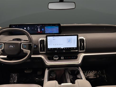 Used 2025 Ford Expedition Platinum AWD/4WD image 11