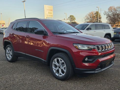 New 2026 Jeep Compass Latitude image 2
