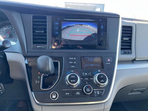Used 2015 Toyota Sienna LE image 19