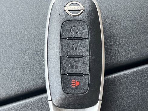 Used 2023 Nissan Rogue SV image 16