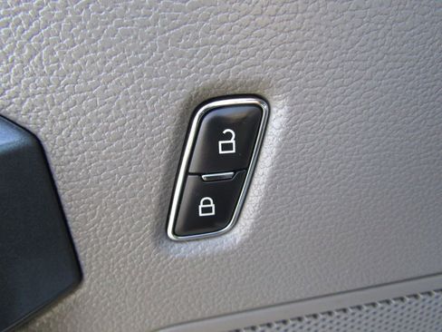 Used 2018 Ford F150 XLT image 25