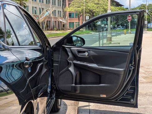 Used 2017 Toyota Camry SE FWD image 10