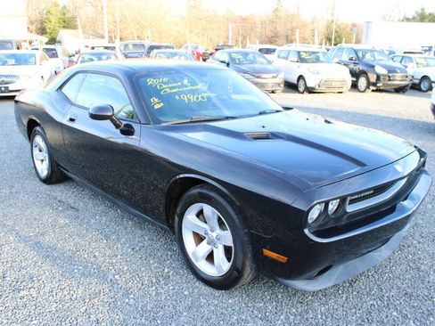 Used 2010 Dodge Challenger SE image 4