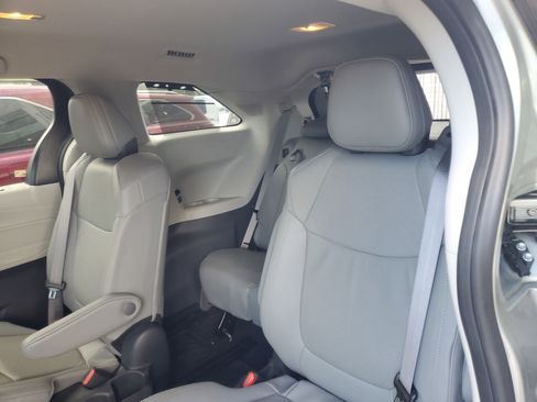 Certified 2024 Toyota Sienna Limited image 10