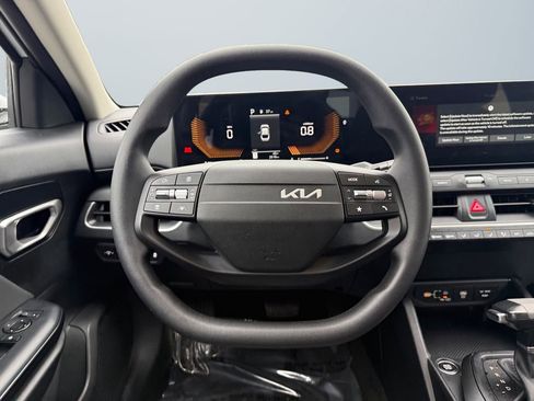 Used 2025 Kia K4 LX image 12