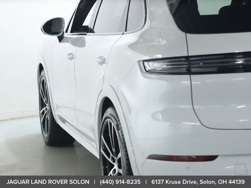 Used 2025 Porsche Cayenne GTS AWD/4WD image 6