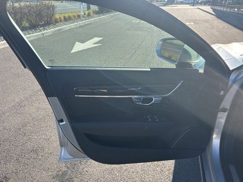 Used 2018 Volvo S90 T5 Momentum w/ Convenience Package image 16