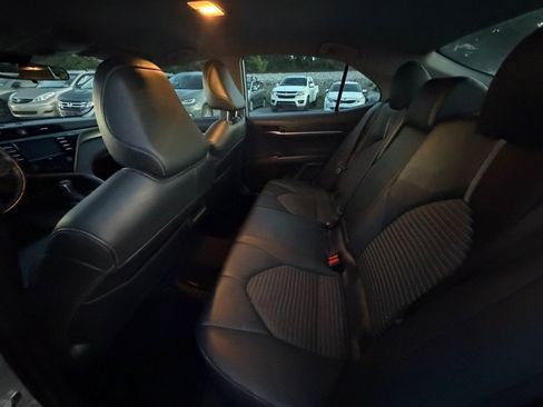 Used 2020 Toyota Camry SE FWD image 10