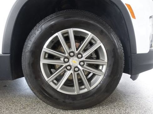 Used 2023 Chevrolet Traverse LT FWD image 29