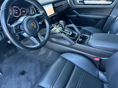 Used 2023 Porsche Cayenne Platinum Edition AWD/4WD image 4