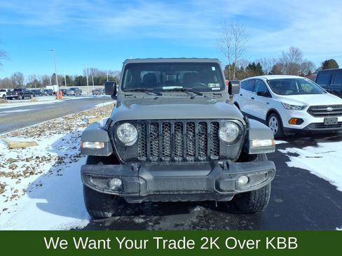 Used 2022 Jeep Gladiator Sport image 2