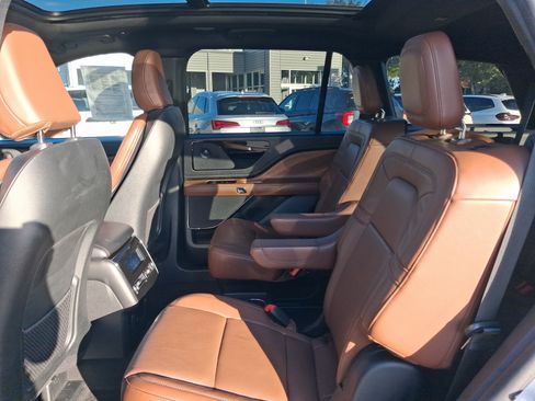 Certified 2024 Lincoln Aviator Reserve w/ Jet Package RWD image 5