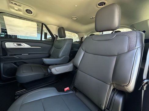 New 2026 Ford Explorer Active w/ Active Comfort Package image 44